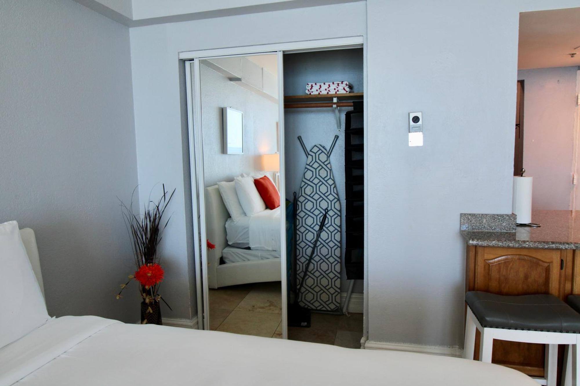 Castle 828 Oceanfront View With Balcony, Pool, Tennis, Beach Access And Free Parking! Miami Beach Extérieur photo