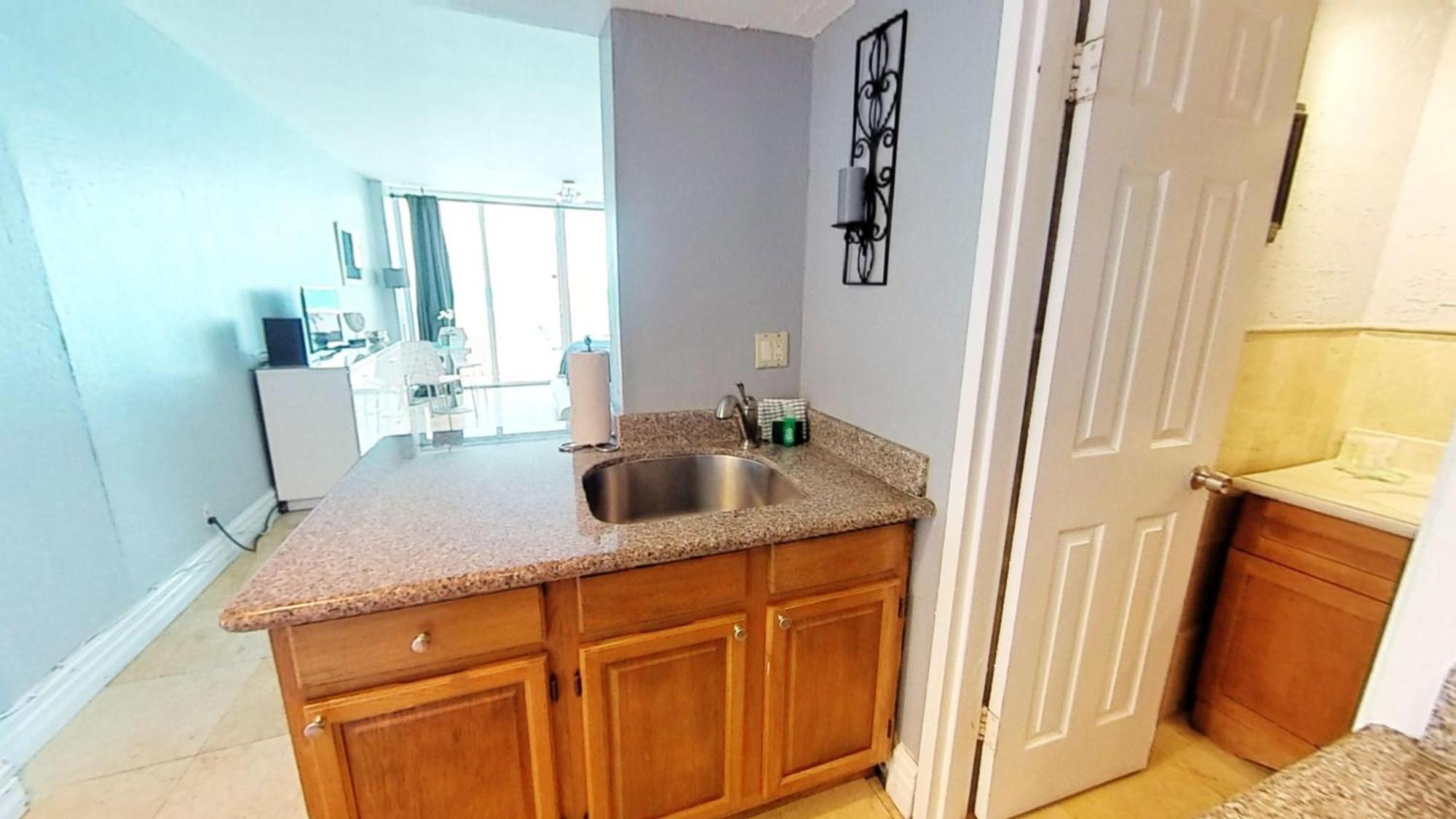 Castle 828 Oceanfront View With Balcony, Pool, Tennis, Beach Access And Free Parking! Miami Beach Extérieur photo